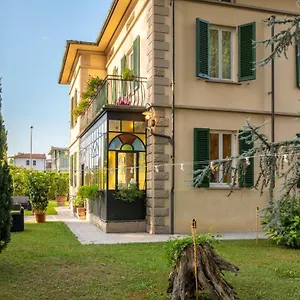 https://villa-romantica-lucca.it-tuscanyhotel.com